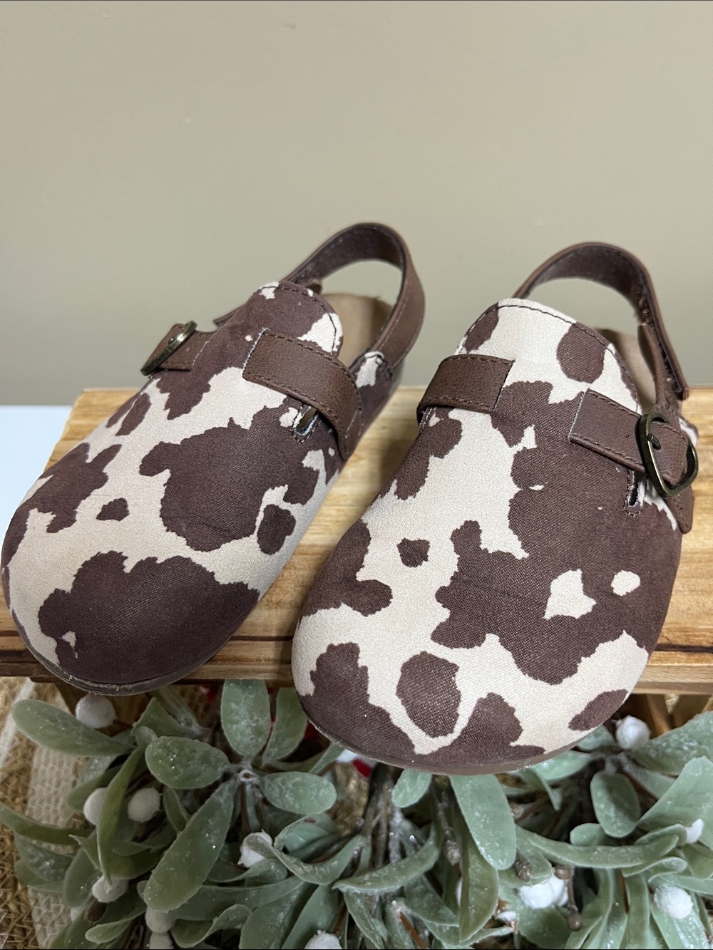 Girls Brown Cow Faux Suede clogs (10) like new condition